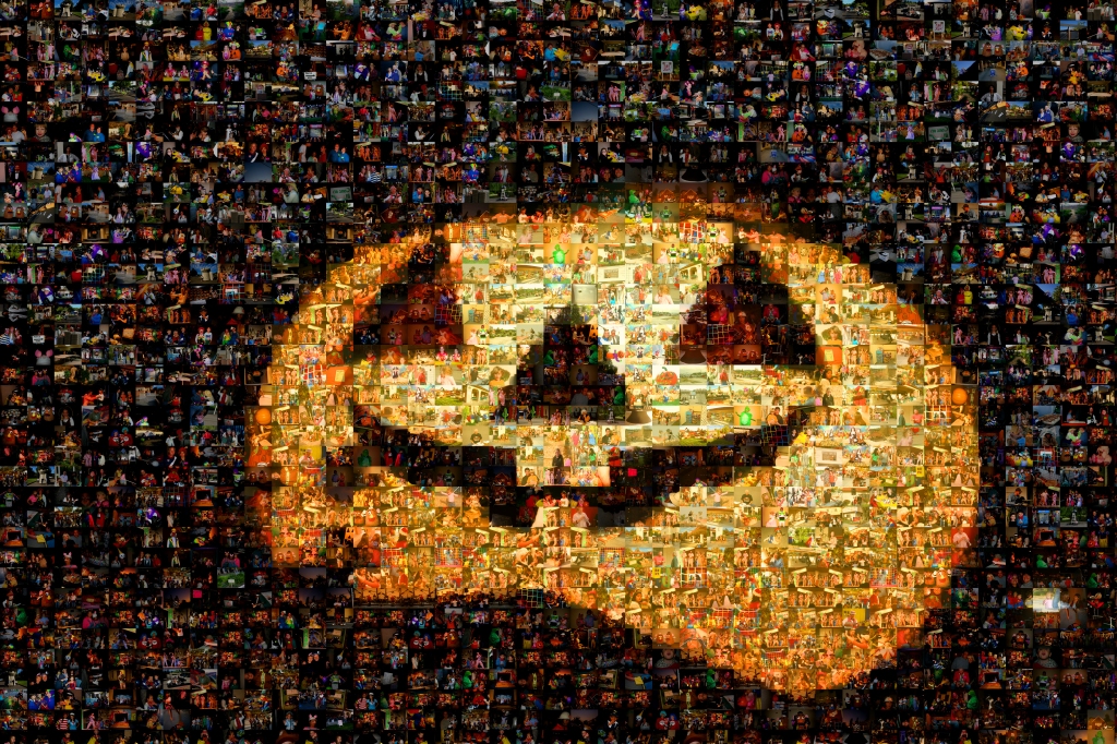 Halloween Happenin' 2005 067 Mosaic06 - saturation